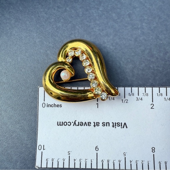 Elegant Gold Heart Brooch with Pearl and Crystals - Picture 5 of 10
